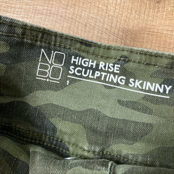 No Boundaries | Juniors High Rise Sculpting Skinny Camo Jeans - Picture 5 of 6